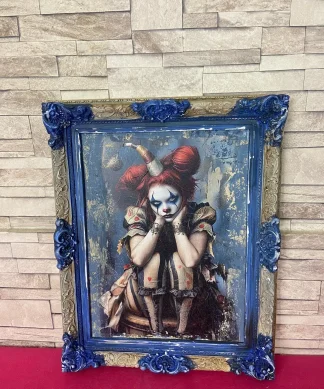 Cuadro decorativo vintage “Mirada de circo” con marco ornamental de resina